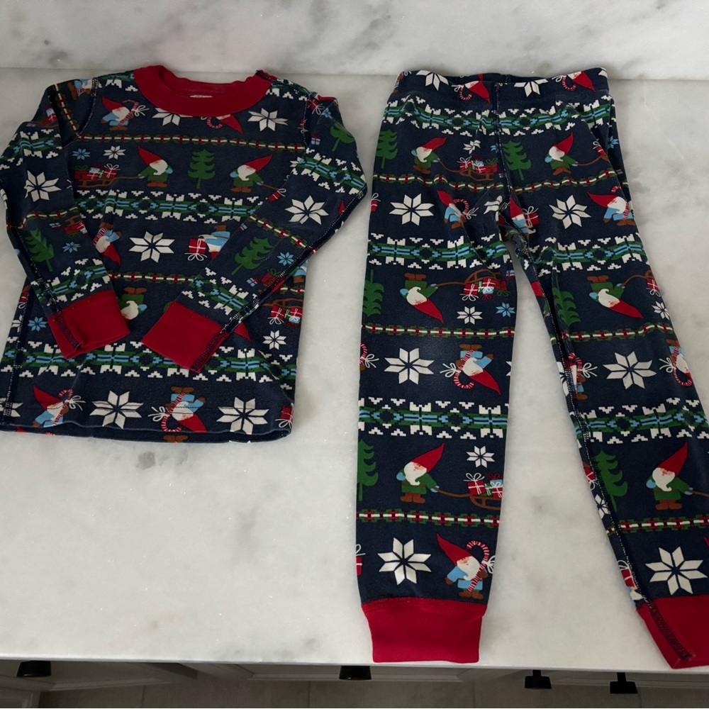 Hanna Andersson Holiday Long John Pajama Set
Color: Gnome Sweet Gnome